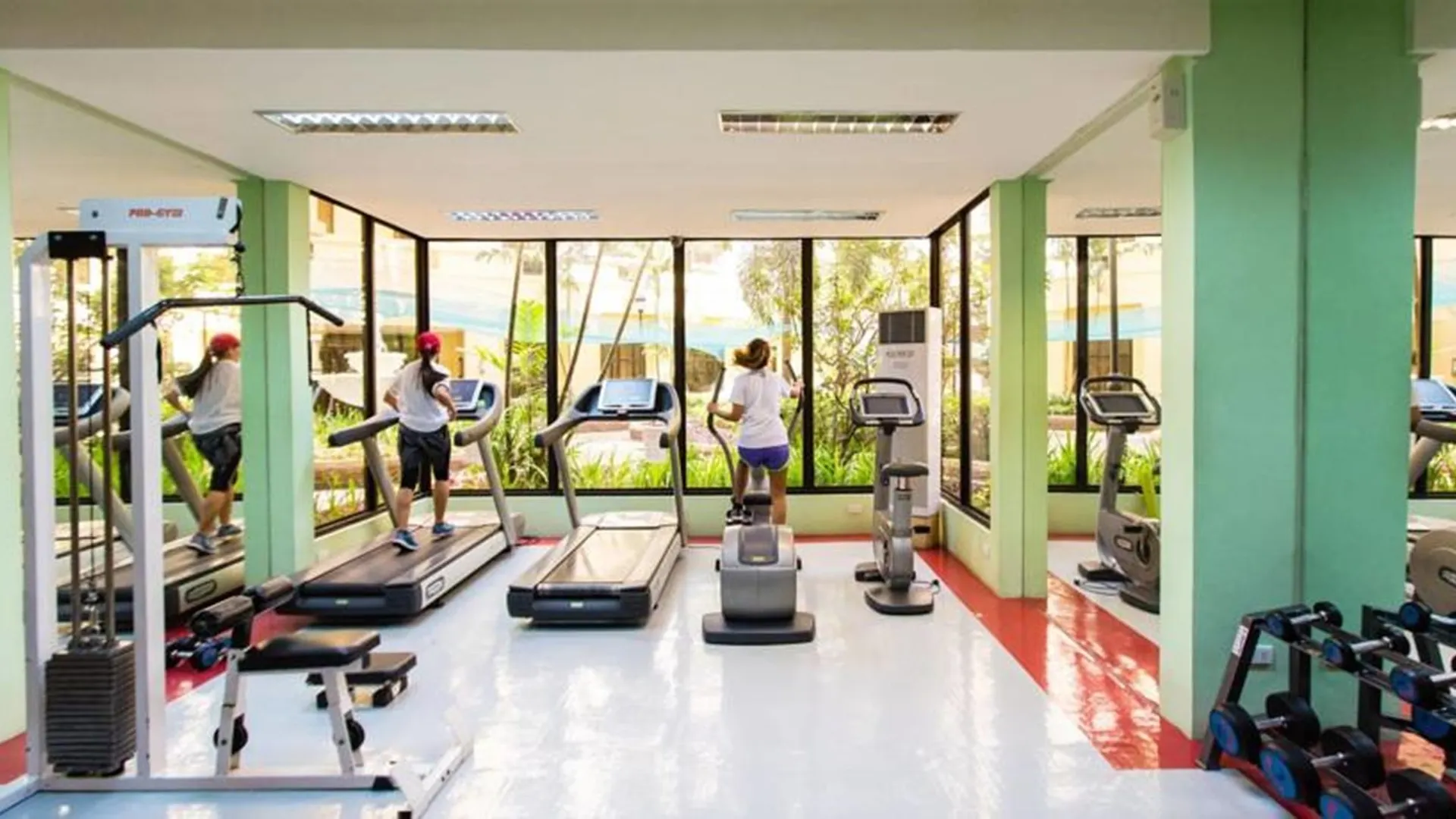 ホテル Forbestown Place At The Fort Bgc タギッグ
