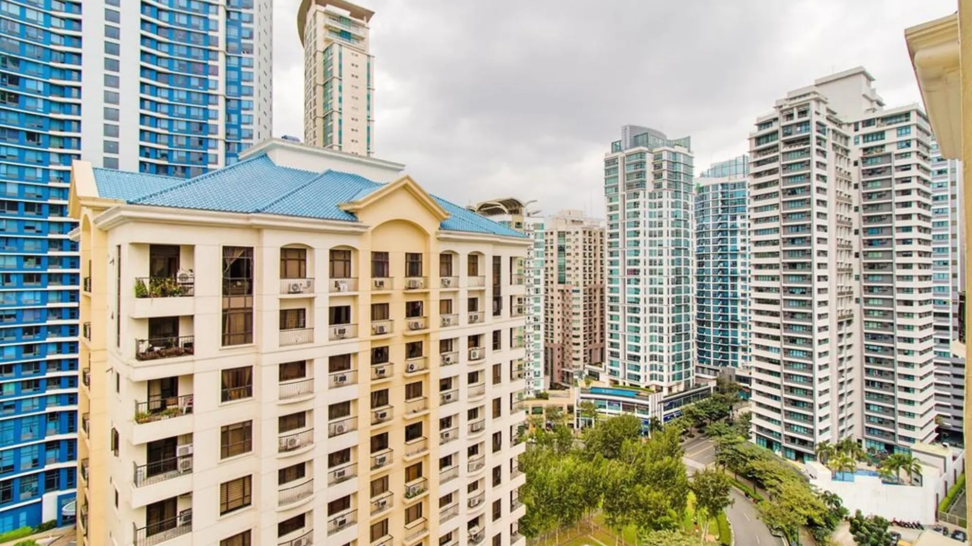Forbestown Place At The Fort Bgc タギッグ フィリピン